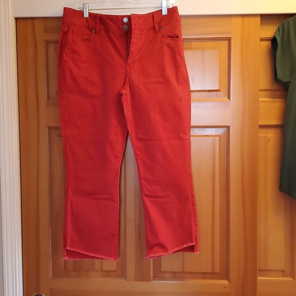 Hi-low crop jeans